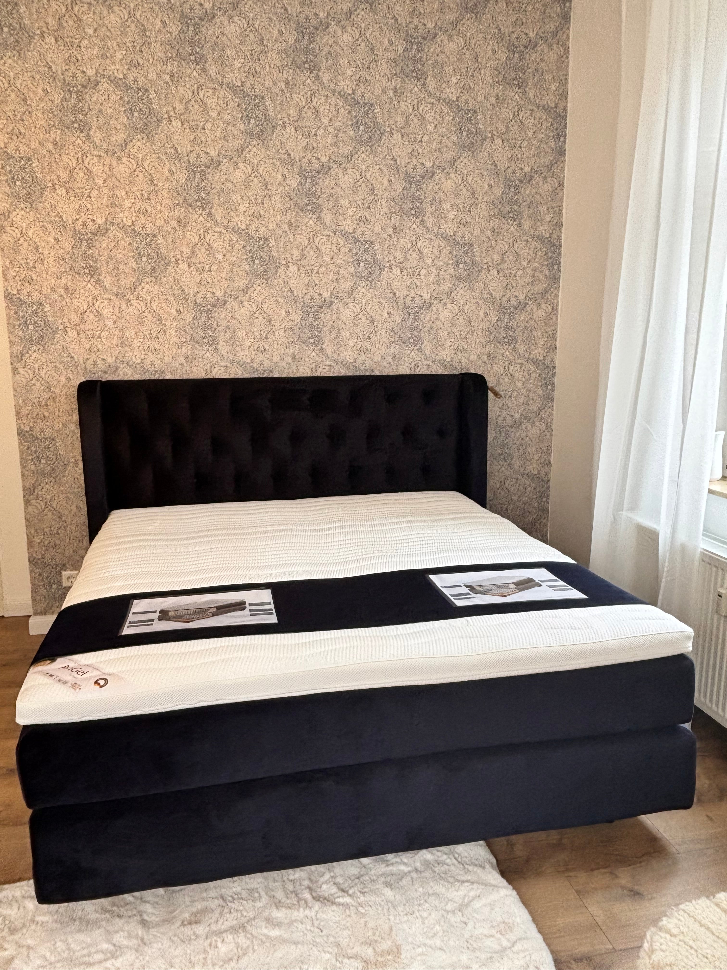 Boxspringbett in Royalblau – 180 × 200 cm, sofort verfügbar