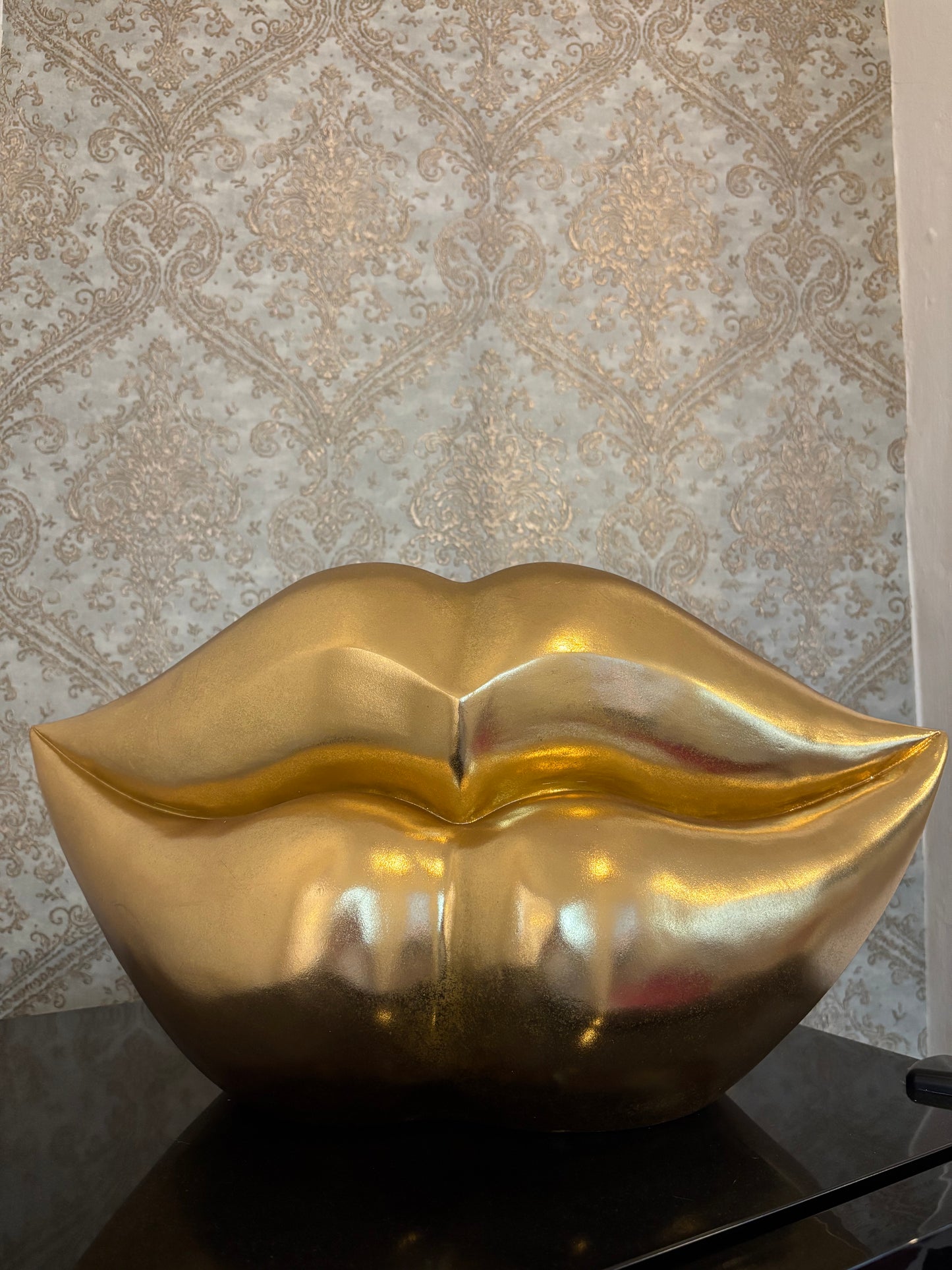 Vase „Lips Gold“ – 30 cm, extravagantes Lippen-Design