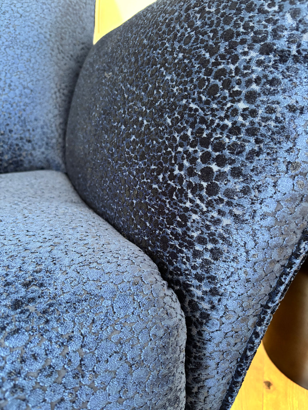 Sessel „Royal Leo“ – Samt in Leo-Optik, Made in Germany