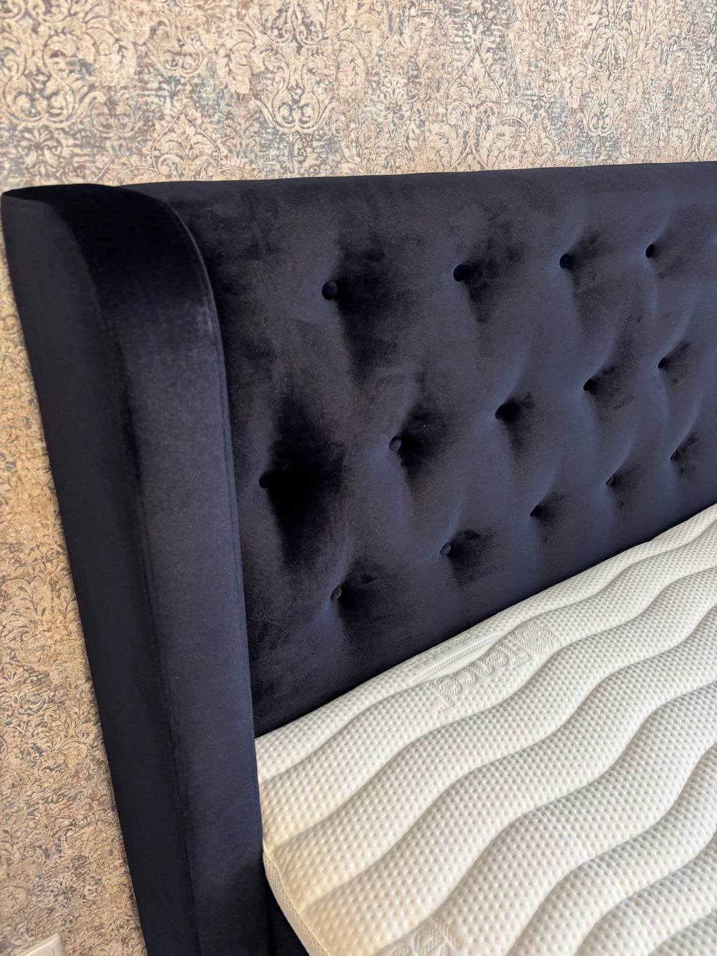 Boxspringbett in Royalblau – 180 × 200 cm, sofort verfügbar