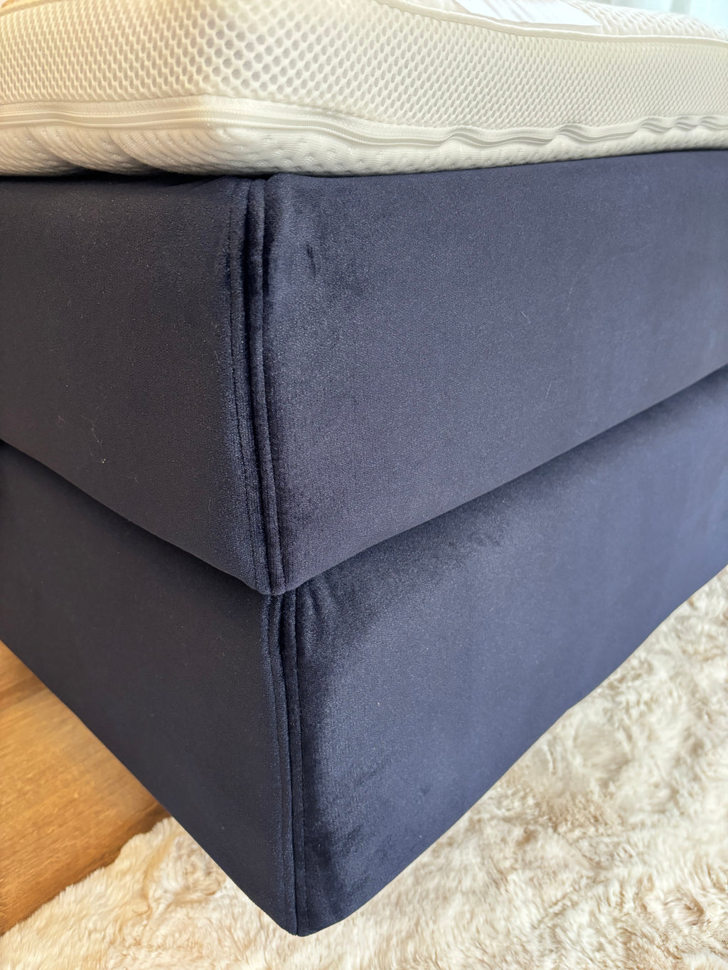 Boxspringbett in Royalblau – 180 × 200 cm, sofort verfügbar