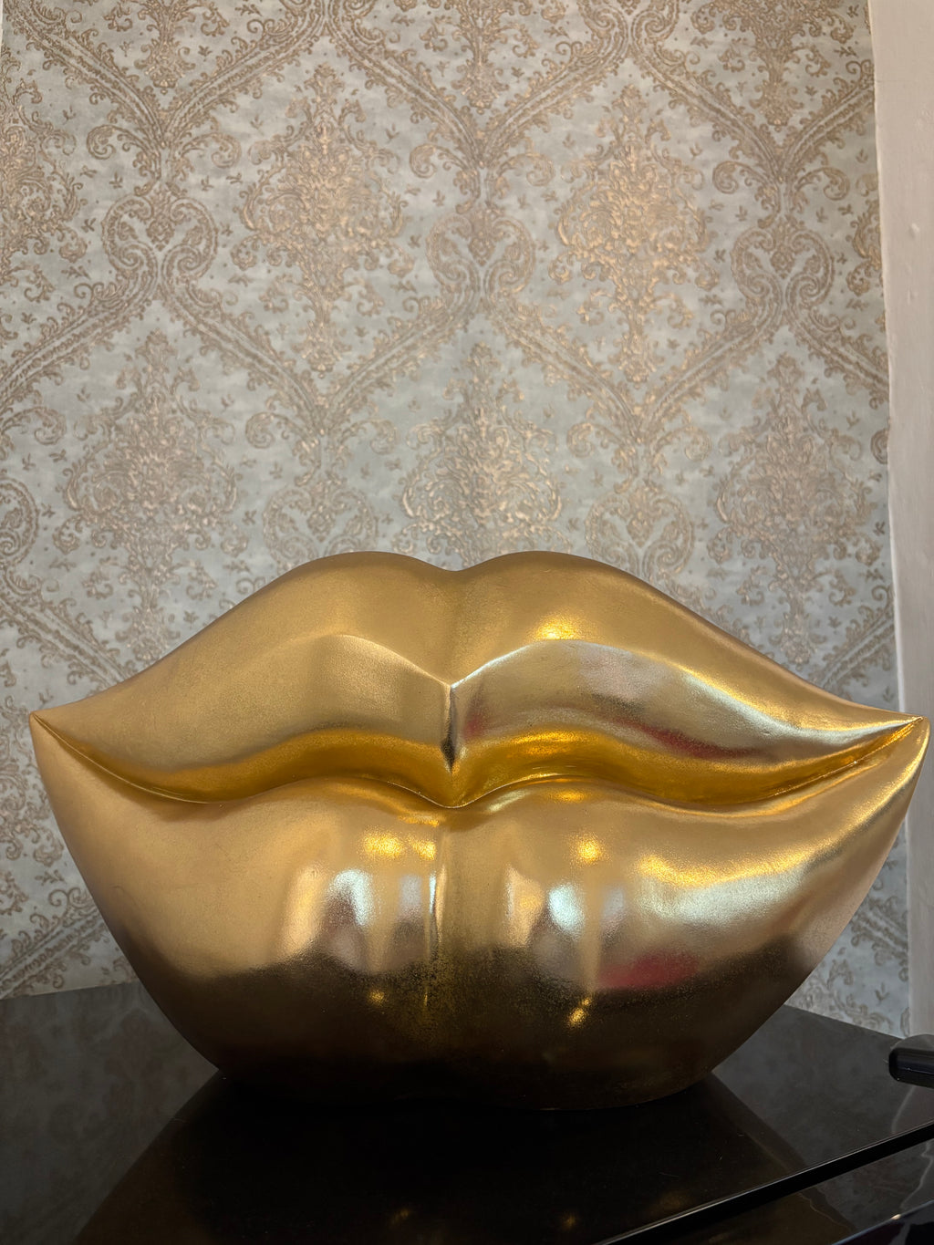 Vase „Lips Gold“ – 30 cm, extravagantes Lippen-Design