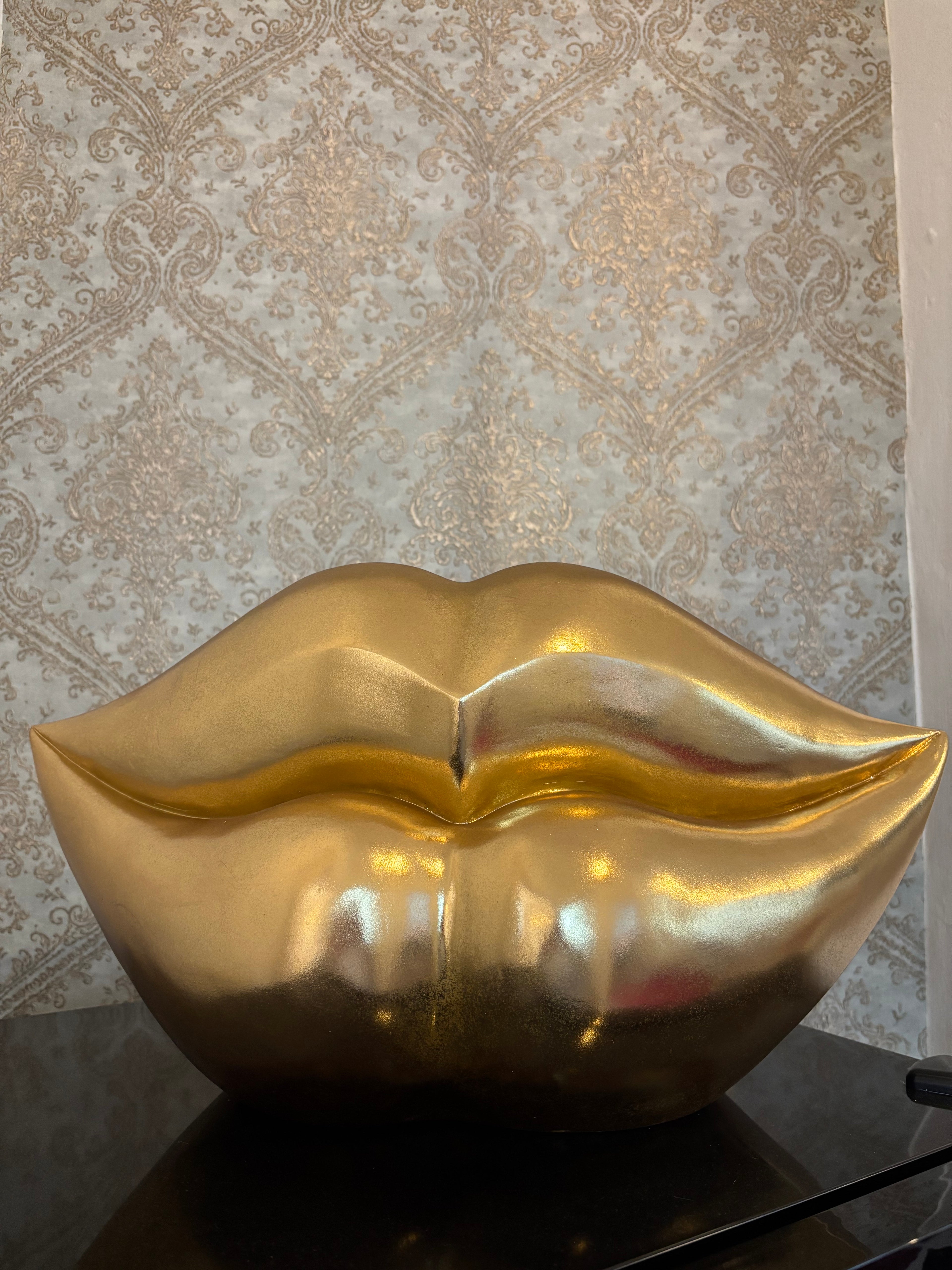 Vase „Lips Gold“ – 30 cm, extravagantes Lippen-Design