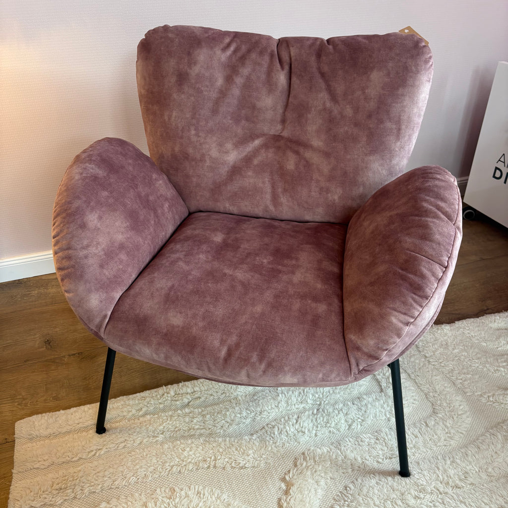 Sessel „Cozy Chair“ – 88 cm purer Komfort! Mit weicher Polsterung, ergonomischem Sitz und modernem Metallgestell wird er zum ultimativen Lieblingsplatz in deinem Wohnzimmer.