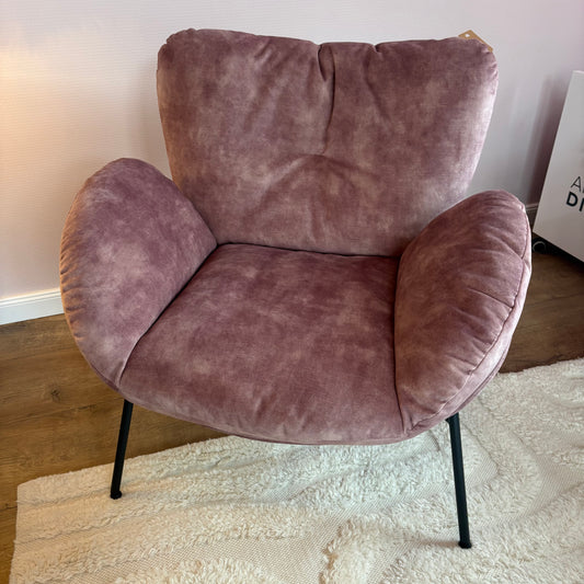 Sessel „Cozy Chair“ – 88 cm purer Komfort! Mit weicher Polsterung, ergonomischem Sitz und modernem Metallgestell wird er zum ultimativen Lieblingsplatz in deinem Wohnzimmer.